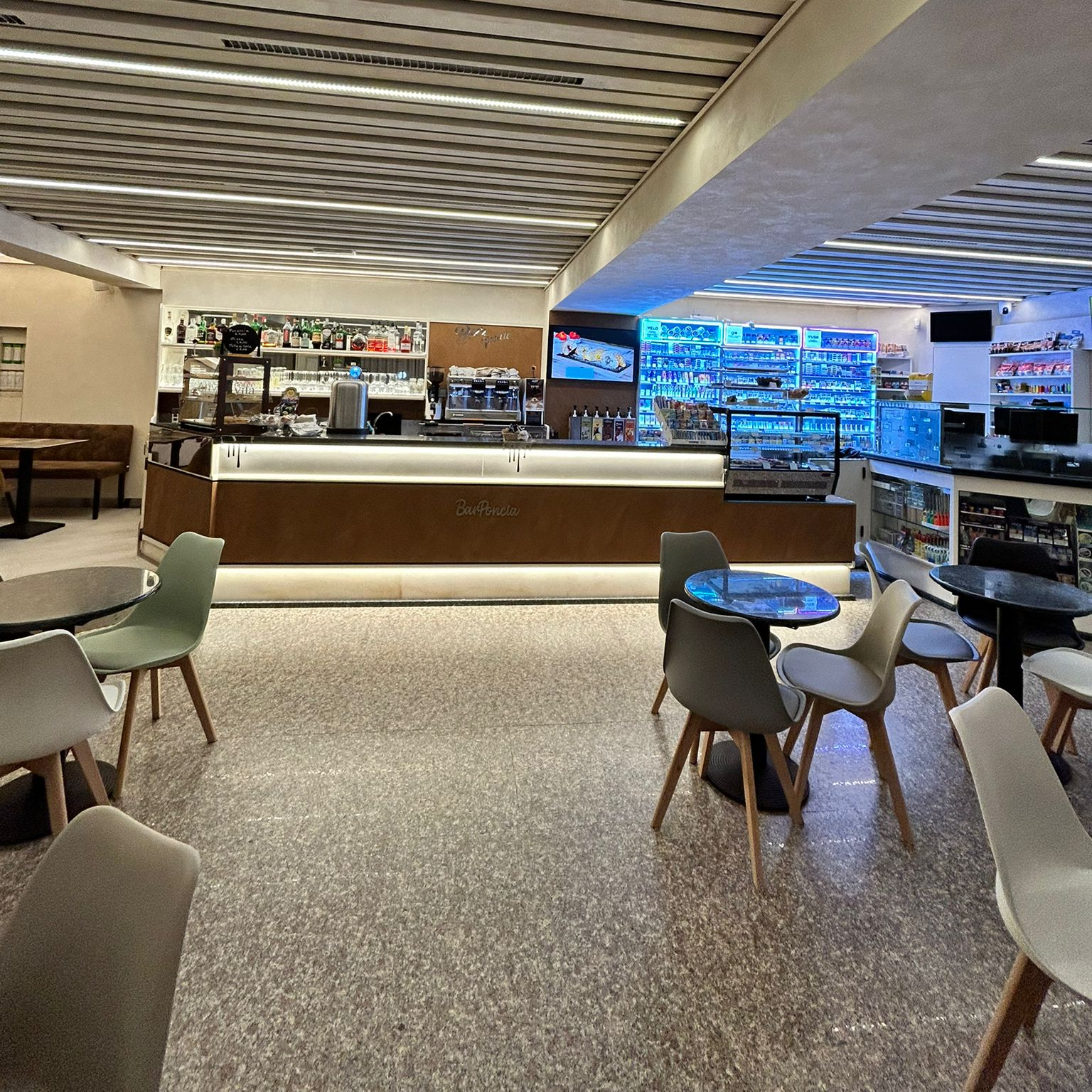 Bar Poncia – atmosfera